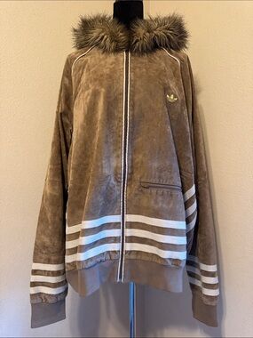 🤩 00’s Adidas Originals Zip Jacket with Faux Fur Trim